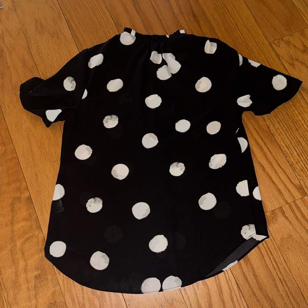 Tahari blouse size med